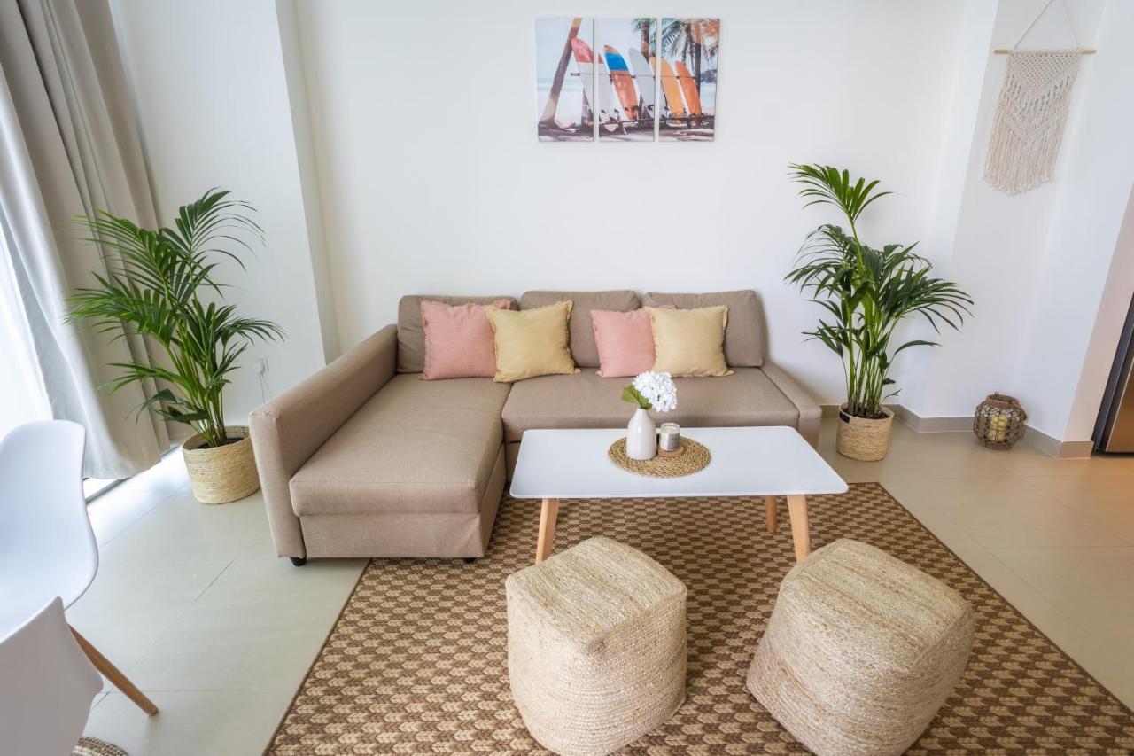 Waves Holiday Home - Waterfront Apartment With Breathtaking Sea Views ดูไบ ภายนอก รูปภาพ
