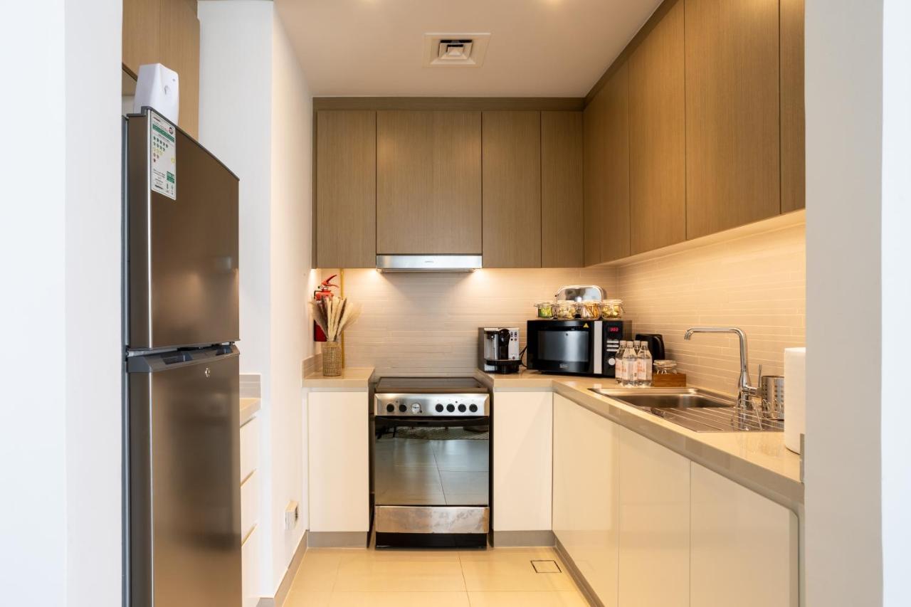 Waves Holiday Home - Waterfront Apartment With Breathtaking Sea Views ดูไบ ภายนอก รูปภาพ